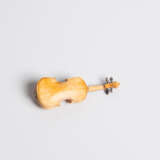 Netsuke «Embryo-Violine» von Cornel Schneider (1965–) - Foto 9