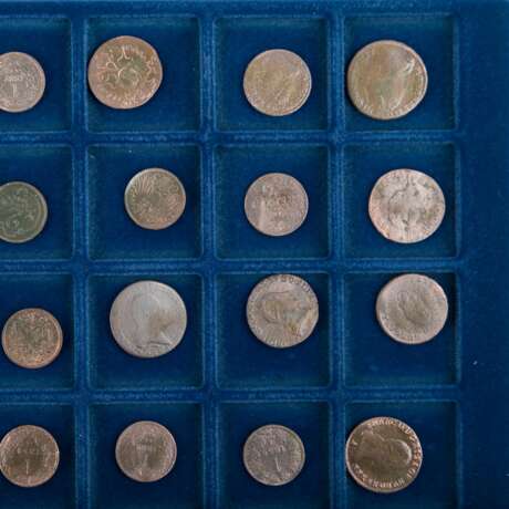 2 Tableaus mit Münzen der Frühen Neuzeit bis Anfang 20. Jahrhundert. - - фото 3