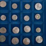 2 Tableaus mit Münzen der Frühen Neuzeit bis Anfang 20. Jahrhundert. - - Foto 5