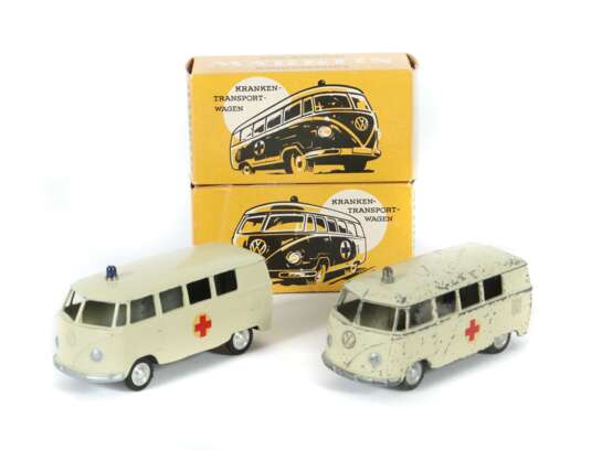 2 x VW-Bus Krankenwagen Märklin, Modell 8030, Zinkguss mit B… - Foto 1