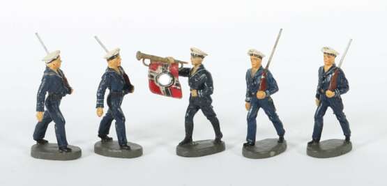5 Marine-Soldaten Elastolin, 4 x Matrose im Marsch /47/12b i… - photo 1