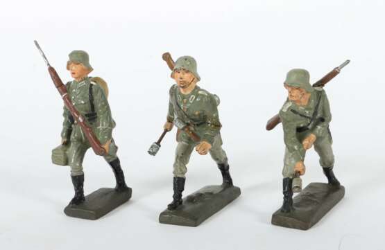 3 Soldaten Lineol, 1 x LMG-Schütze 3 155; 1 x Sturm-Soldat, … - фото 1