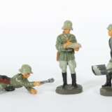 3 Stoßtrupp-Soldaten Elastolin, 1 x Gewehrführer in Heeresun… - фото 1