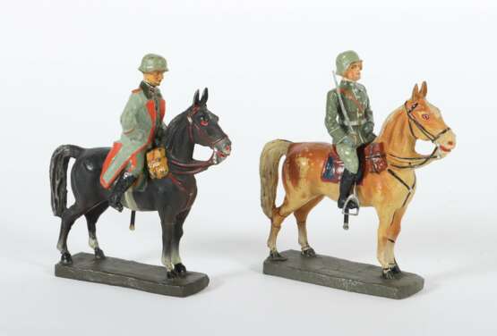 2 Reiter Elastolin, 1 x Hauptmann zu Pferd mit Steigbügel 3,… - фото 1