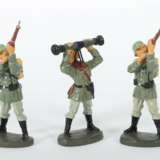 3 Soldaten Elastolin, 2 x Schütze, stehend (nach Flieger sch… - Foto 1