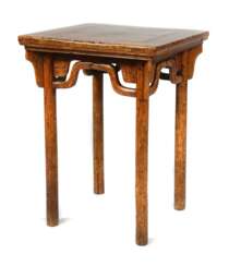 Tisch im Ming-Stil China, Holz, eleganter, hochbeiniger Tisc…