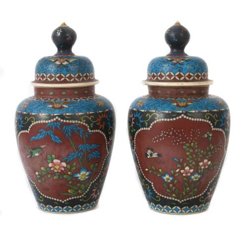 Deckelvasenpaar mit Cloisonné-Dekor Japan, späte Meiji-Perio… - фото 1