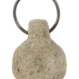 Steingewicht mit Metallring Indien, HxD: ca. 34/19 cm. Gebra… - photo 1