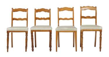 Vier Stühle im Biedermeierstil 19. Jh., Kirschbaum, ähnliche…