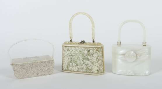 3 variierende Acryl-Handtaschen wohl USA, 1950er/60er Jahre,… - photo 1