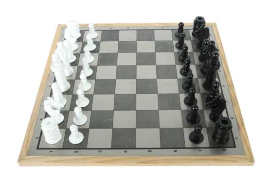 Unikat-Schachspiel 20. Jh., 32 Metall-Figuren schwarz bzw. w… - photo 1