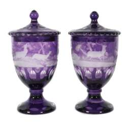 Paar Deckelpokale um 1900, jeweils farbloses Glas, violett ü…