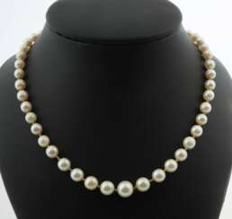Perlenkette mit Bicolorschließe 1. Hälfte 20. Jh., Gelbgold/…