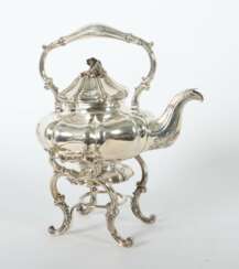 Teekanne auf Rechaud Schweden, 1849/53, Silber, ca. 1.180 g,…