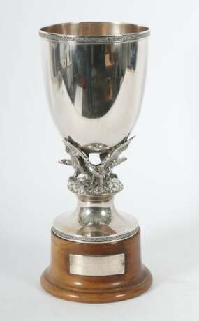 Großer Pokal mit plastischen Adlerfiguren Gebrüder Kühn, Sch… - Foto 1