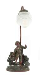 Junge als Tischlampe Um 1900, Zinkguss und Messing, braun un…