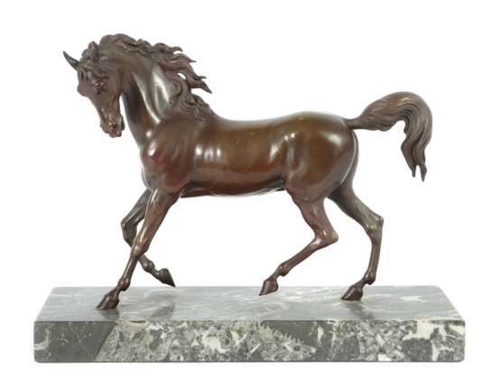 Bildhauer des 19./20. Jh. ''Pferd'', Bronze, patiniert, voll… - photo 1