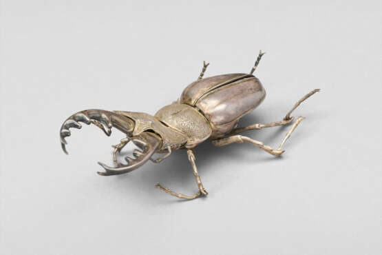 A SMALL SILVER ARTICULATED SCULPTURE OF A STAG BEETLE - photo 2