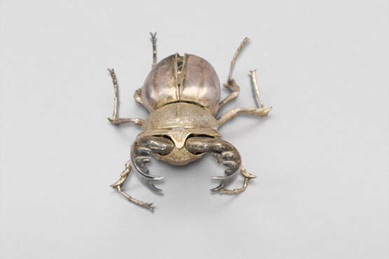 A SMALL SILVER ARTICULATED SCULPTURE OF A STAG BEETLE - photo 6