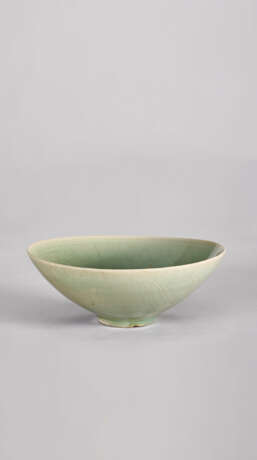 A CELADON STONEWARE BOWL - photo 1