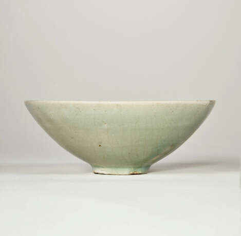 A CELADON STONEWARE BOWL - photo 2