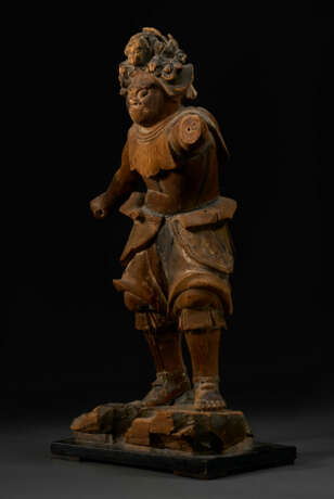 A WOOD SCULPTURE OF THE DIVINE GENERAL - фото 4