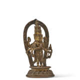 A GILT-COPPER FIGURE OF AVALOKITESHVARA - photo 2