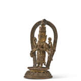 A GILT-COPPER FIGURE OF AVALOKITESHVARA - photo 3