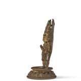 A GILT-COPPER FIGURE OF AVALOKITESHVARA - photo 5