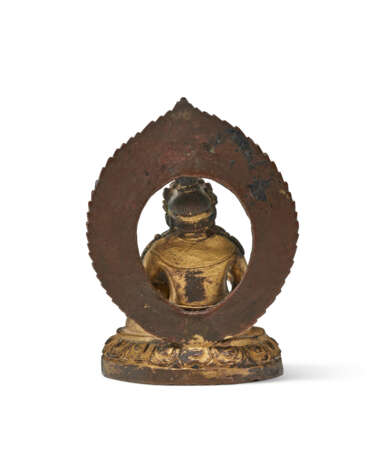 A GILT-BRONZE FIGURE OF VAISHRAVANA - фото 4