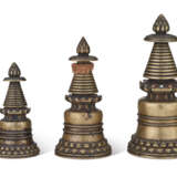 A GROUP OF THREE BRONZE KADAMPA STUPAS - photo 3