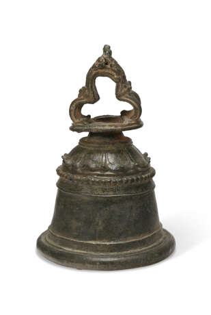 A LARGE BRONZE BELL - photo 1