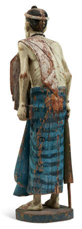 A LARGE PAINTED WOOD FIGURE OF AN ELDER - фото 6