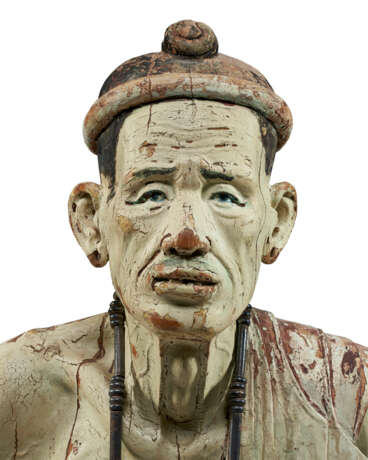 A LARGE PAINTED WOOD FIGURE OF AN ELDER - фото 11
