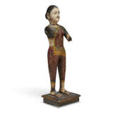 A PAINTED WOOD FIGURE OF A LADY - Foto 4