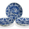 THREE BLUE AND WHITE 'HORSES' DISHES - Auktionsarchiv
