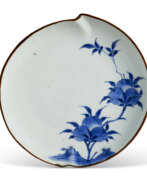 Transitional period of China. A BLUE AND WHITE PEACH-FORM KOSUMETSUKE DISH