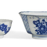 TWO BLUE AND WHITE VESSELS - фото 3