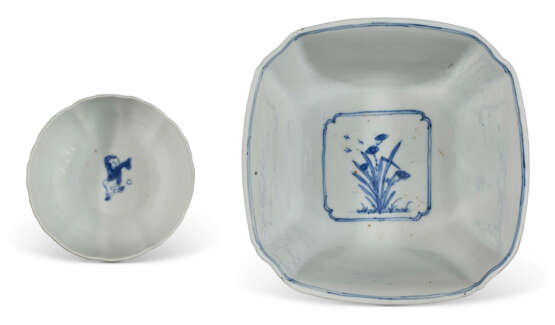 TWO BLUE AND WHITE VESSELS - photo 6