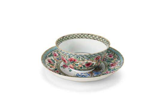 A FAMILLE ROSE 'PHEASANT' TEABOWL AND SAUCER - photo 2