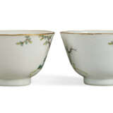 A PAIR OF FAMILLE ROSE CUPS WITH LADIES AND BOYS - фото 4