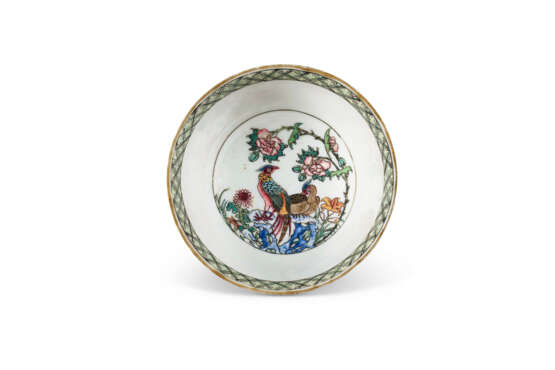 A FAMILLE ROSE 'PHEASANT' TEABOWL AND SAUCER - Foto 6