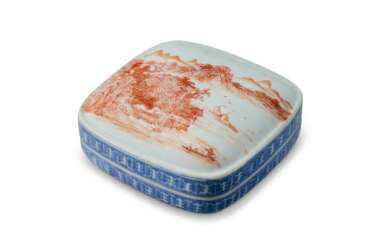 AN IRON-RED AND UNDERGLAZE-BLUE-DECORATED SQUARE BOX AND COVER