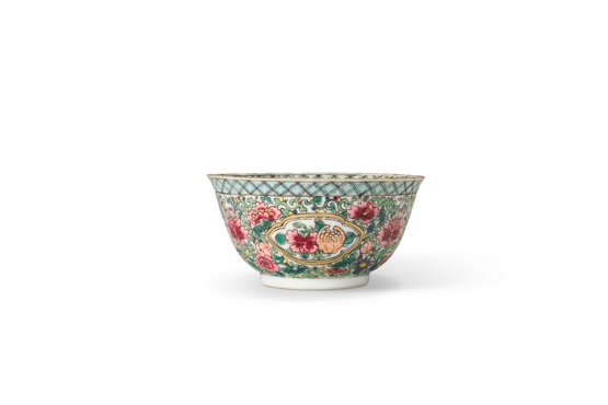 A FAMILLE ROSE 'PHEASANT' TEABOWL AND SAUCER - Foto 9