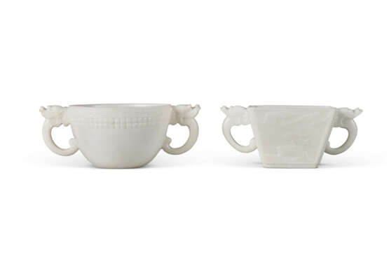 TWO CARVED WHITE STONE TWO-HANDLED CUPS - фото 4