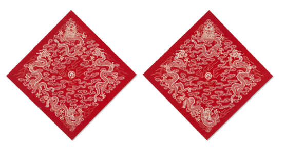 A PAIR OF GOLD AND SILVER-PAINTED SILK 'DRAGON' PANELS - photo 1