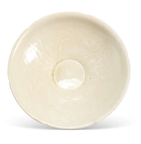A CARVED DING 'LOTUS’ BOWL - photo 1