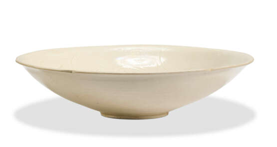 A CARVED DING 'LOTUS’ BOWL - photo 2