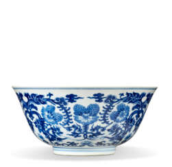 A BLUE AND WHITE 'FLORAL' BOWL