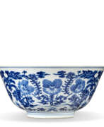 Porcelain. A BLUE AND WHITE 'FLORAL' BOWL
